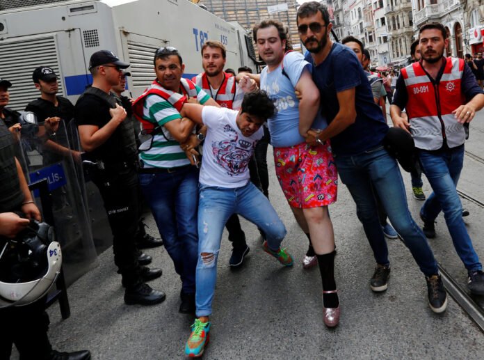 Turkish police interrupted Istanbul Pride, arrest dozens, including journalists