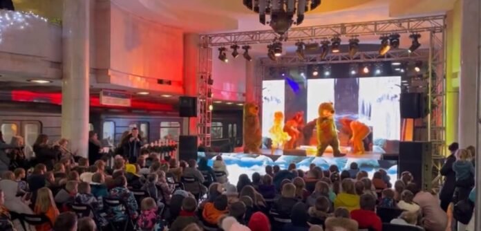 A video of a Christmas concert for children held in the Kharkiv metro station has been posted by author Maria Avdeeva, who is now serving in Ukraine. It was designed specifically for children who had experienced the heinous atrocities of Russian aggression from the beginning of the conflict on February 24