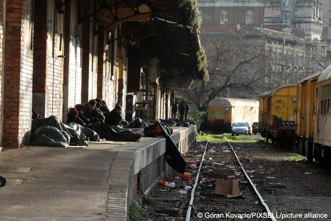 Every day, around two hundred migrants reportedly arrive in Rijeka by train. Many spend some time near the railway station on their way to other EU countries. NGOs, the city administration and the Rijeka Archdiocese, have reportedly set up a transit point to help migrants and provide them with humanitarian aid
