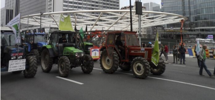 Brussels: Farmers protest against government's plan to limit Nitrogen Emissions from agriculture