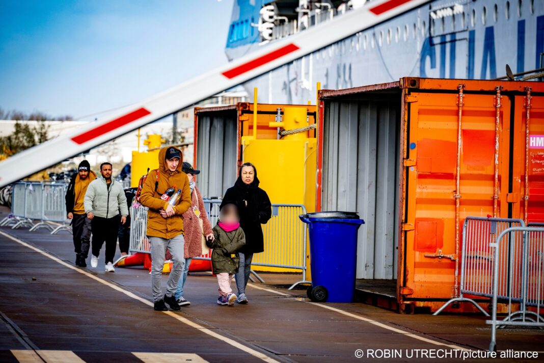 Some 1,000 refugees are currently accommodated on a cruise ship moored at the Westelijk Havengebied in Amsterdam because there are not enough reception places for asylum seekers in the Netherlands