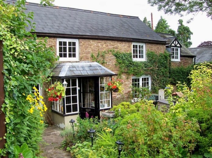 United States: Stephen Bray shares his historical home built in 1481 United States: Stephen Bray shares his historical home built in 1481