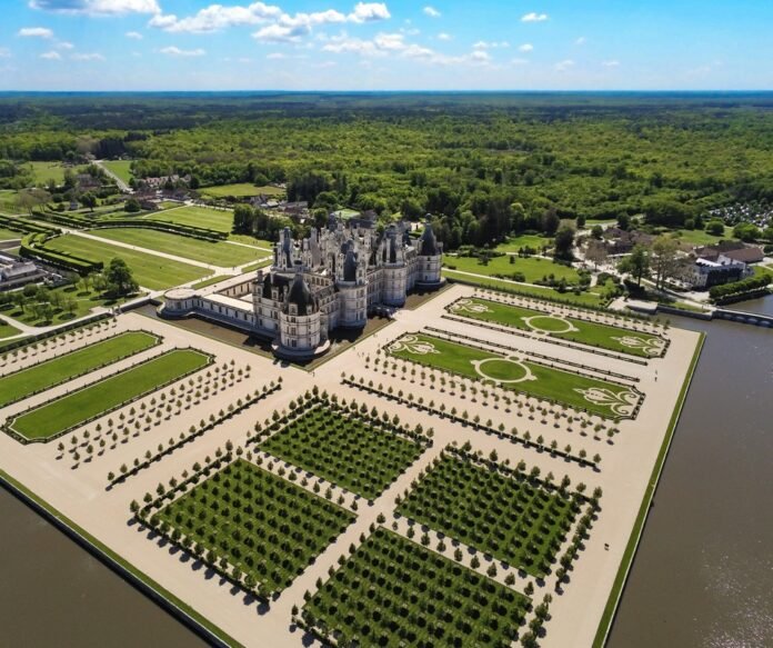 READ HERE: World's most popular attraction, Chateau de Chambord in France