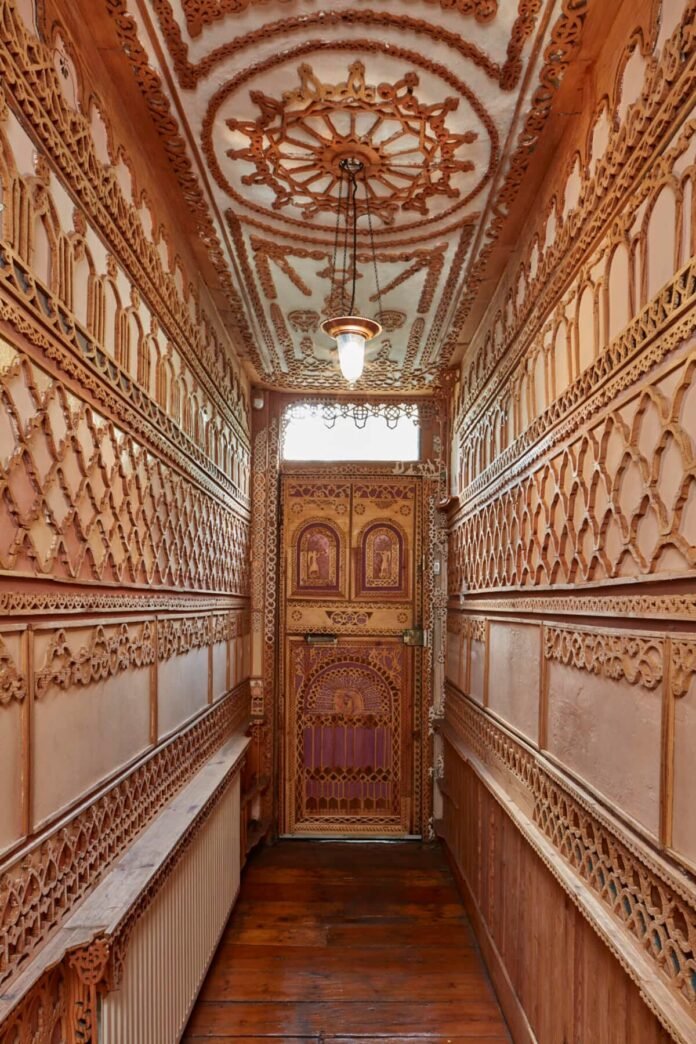 UK: Wandsworth Road, modest terraced house in London