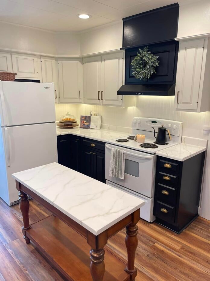 US-based Kattie Swanson Paints her 1906 built house, shares glimpse