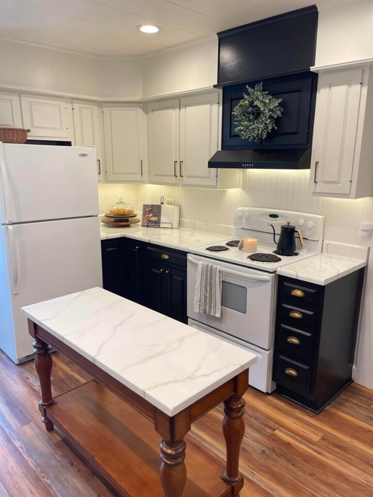 US-based Kattie Swanson Paints her 1906 built house, shares glimpse