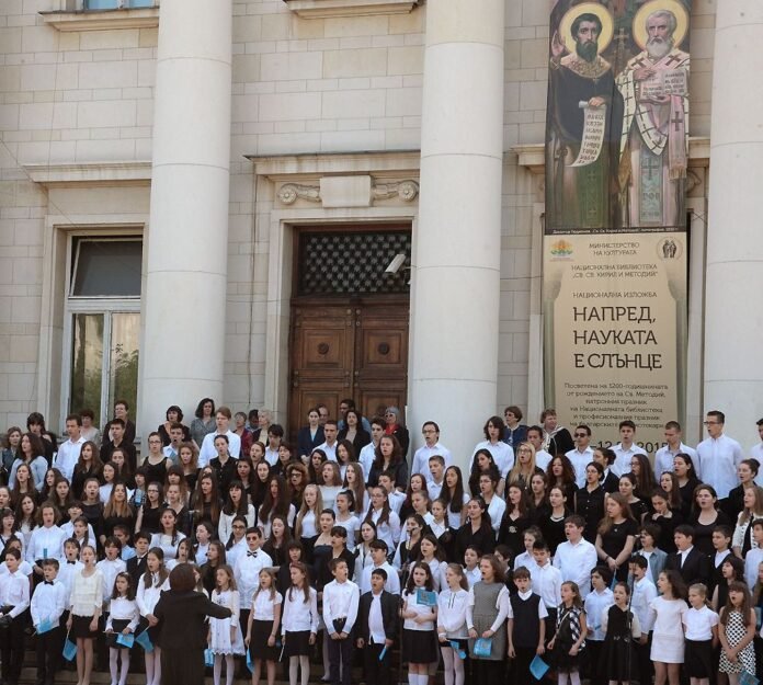 Bulgarian Cultural Minister Nayden Todorov congratulates creators of culture Bulgarian Cultural Minister Nayden Todorov congratulates creators of culture