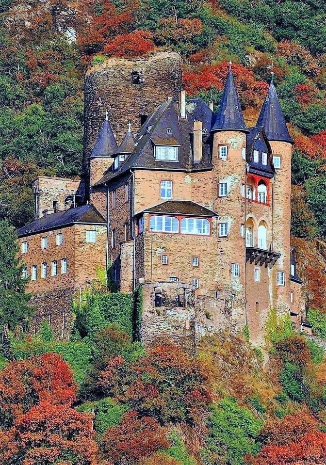 EXCLUSIVE: Katz Castle in Germany locates on riverside of St. Goarshausen
