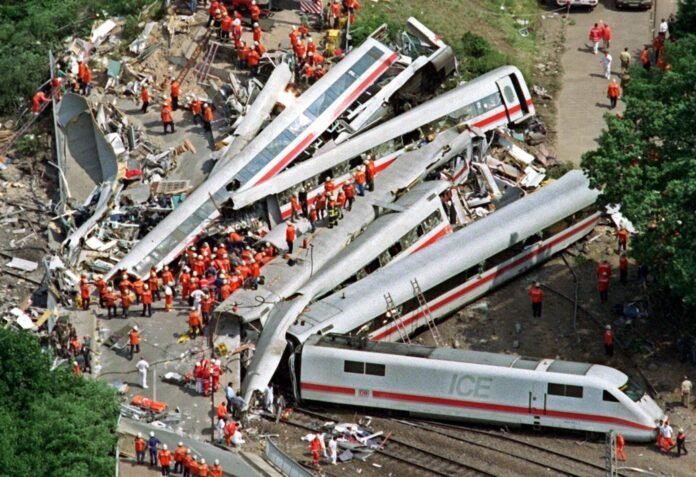 Australia: German Embassy mourns over 1998 Germany's largest ICE train accident Australia: German Embassy mourns over 1998 Germany's largest ICE train accident