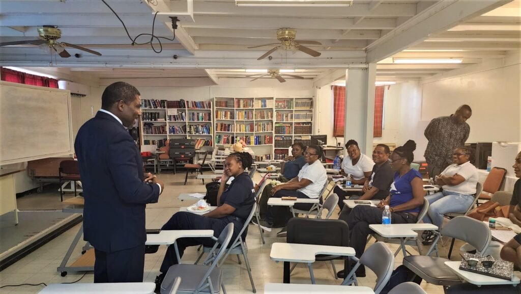 St Kitts & Nevis: PM Dr Terrance Drew visits JNF hospital to encourage EMTs