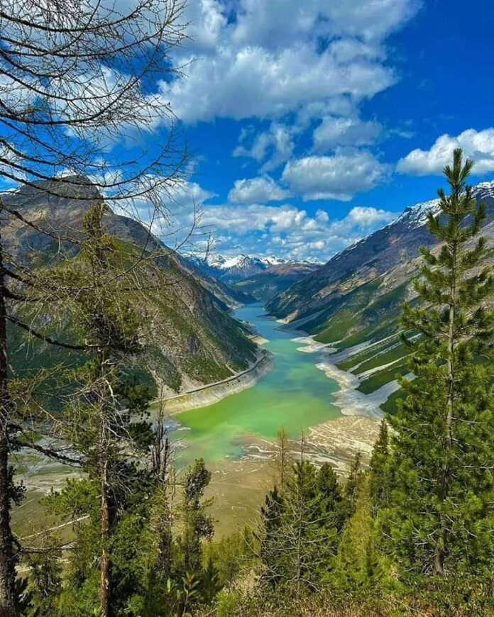 READ HERE: Unique Facts about Livigno Ski Resort in Italian Alps READ HERE: Unique Facts about Livigno Ski Resort in Italian Alps