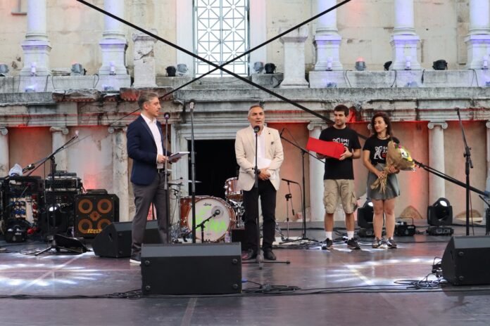Bulgaria: Minister of Culture Krystyu Krastev receives Orpeev Wreath Grand Prize Bulgaria: Minister of Culture Krystyu Krastev receives Orpeev Wreath Grand Prize