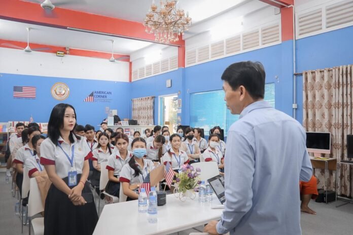 University of Management and Economics conducts "Education USA"