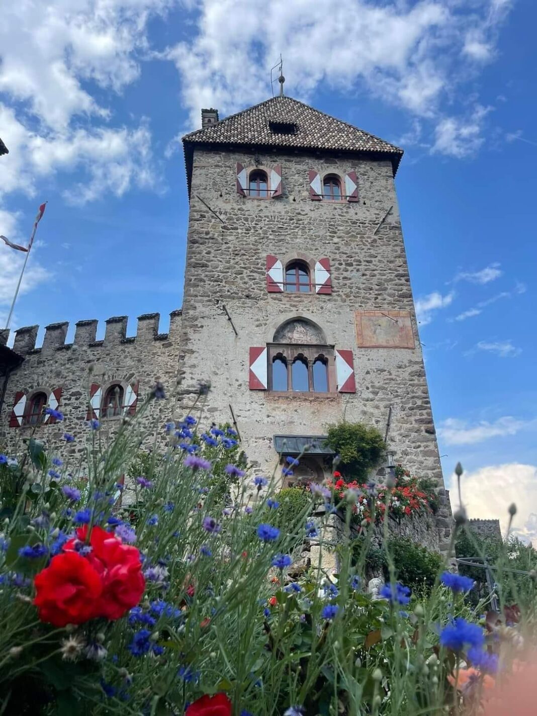 READ HERE: Amazing Facts about 13th-Century Fortified Castle of South Tyrol