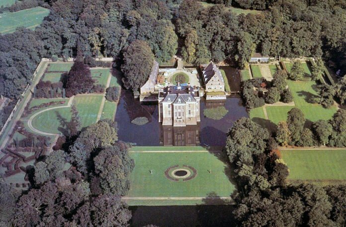 KNOW HERE: Unique Facts about Middachten Castle in Netherlands KNOW HERE: Unique Facts about Middachten Castle in Netherlands