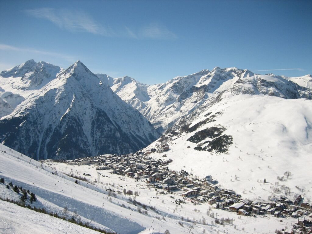 KNOW HERE: Amazing features of Les Deux Alpes resort in France