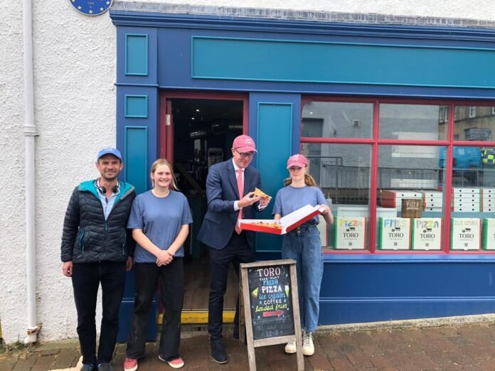 UK: MP John Lamont visits Il Toro Pizzeria after a Hectic Day out, expresses pleasure