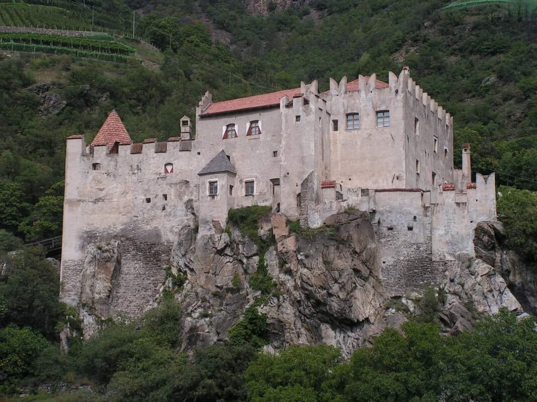 KNOW HERE: Unique facts about Castelbello Castle in Italy