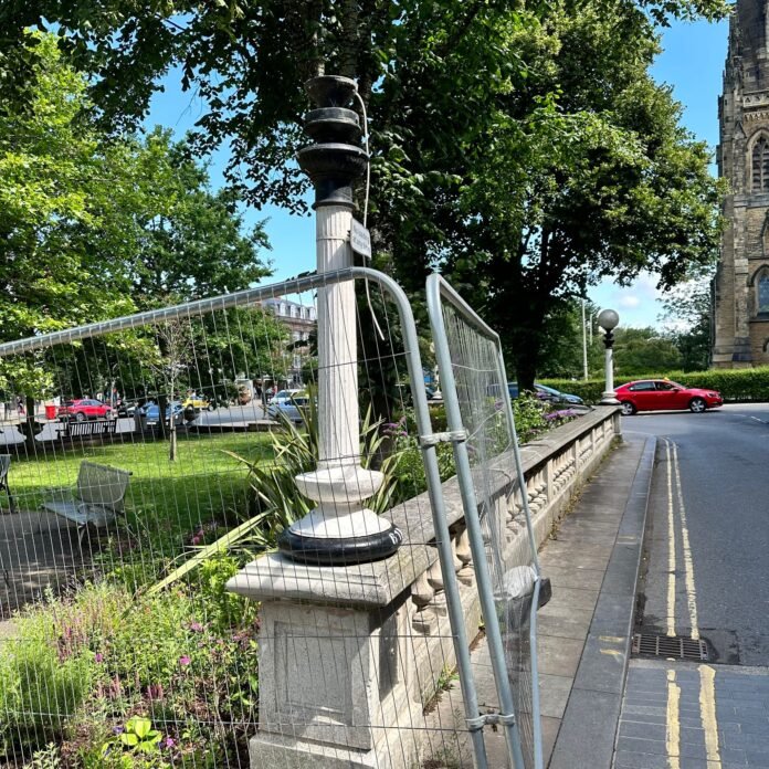 UK: MP Damien Moore addresses faulty street light issue in Southport Constituency