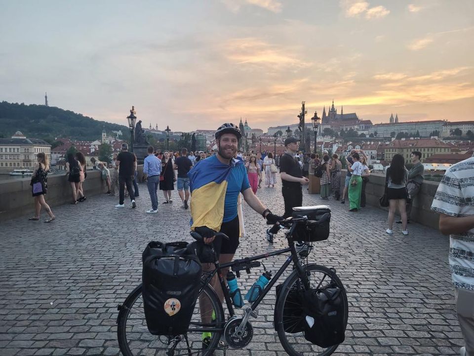 German-based Cyclist and Journalist Michel Merten shows solidarity with Ukraine