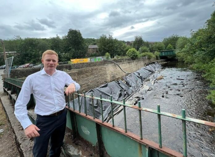 UK: MP Robbie Moore initiates repairment of River Worth Bank footpath in Keighley UK: MP Robbie Moore initiates repairment of River Worth Bank footpath in Keighley