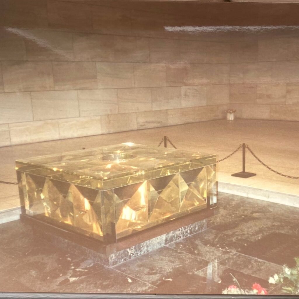 Famous American Author Caroline Linden visits Germany first time after 1989, shares experience