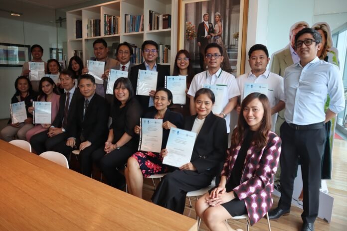 Netherlands Embassy in Philippines presents awards to IHE Delft Institute graduates on Thursday