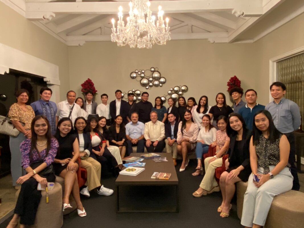 Belgium: Ambassador Michael Parys hosts send-off party for Filipino students