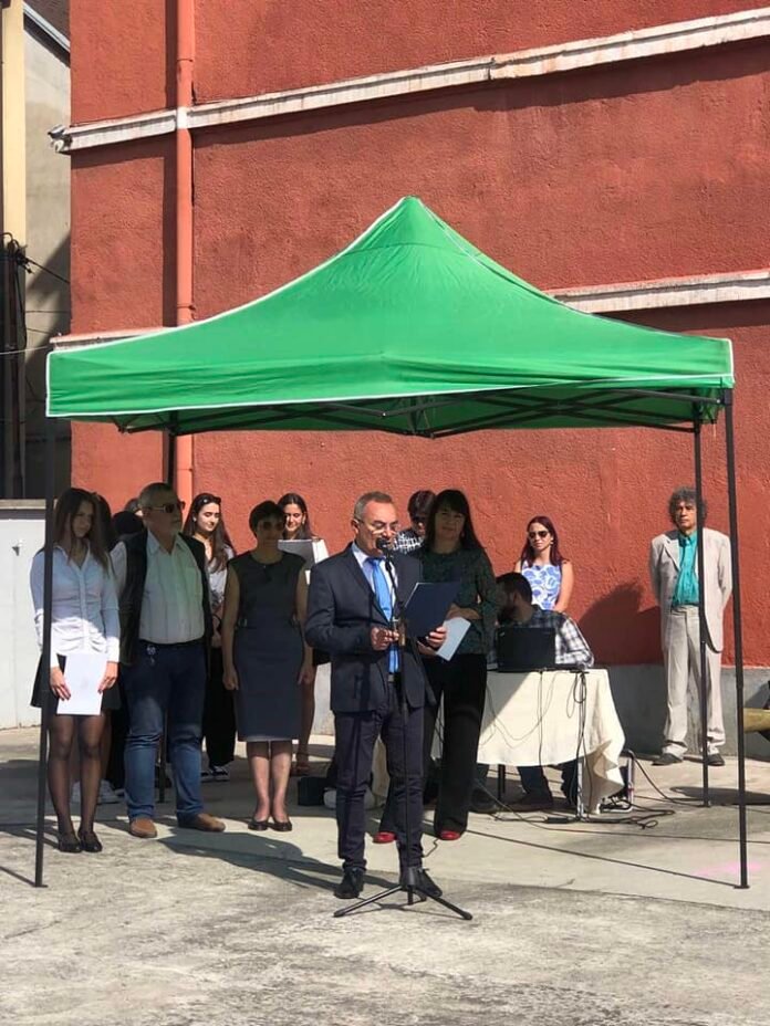 Bulgaria: Minister of Culture Krstu Krstev greets teachers and Students of Secondary school in Arts and Culture Bulgaria: Minister of Culture Krstu Krstev greets teachers and Students of Secondary school in Arts and Culture