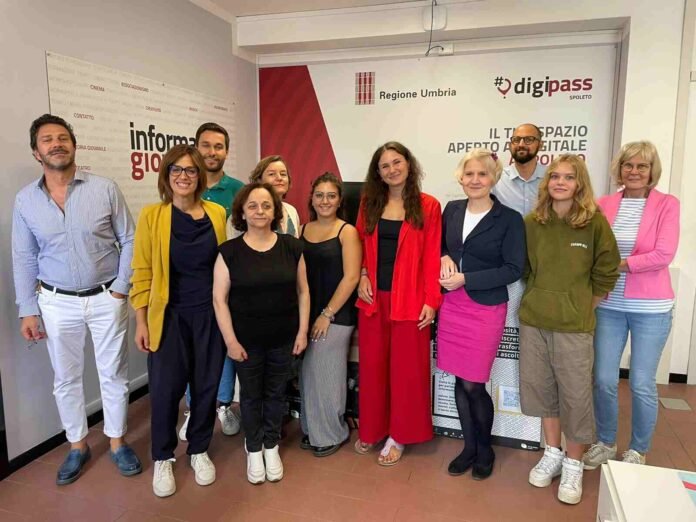 Netherlands: Drawing to Health Foundation Volunteer Edo visits Italy