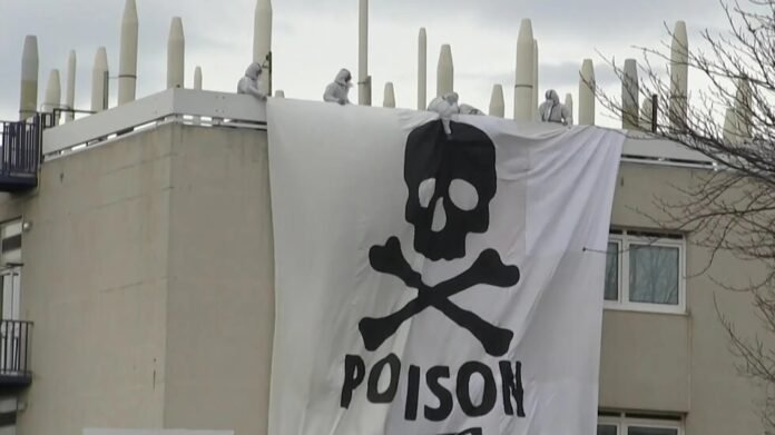 Julien, a spokesperson for the organizers, emphasized the urgent need to address the issue of PFAS pollution, stating, "We want to close the door on the 'forever chemicals' that Arkema is dumping into the Rhône river."
