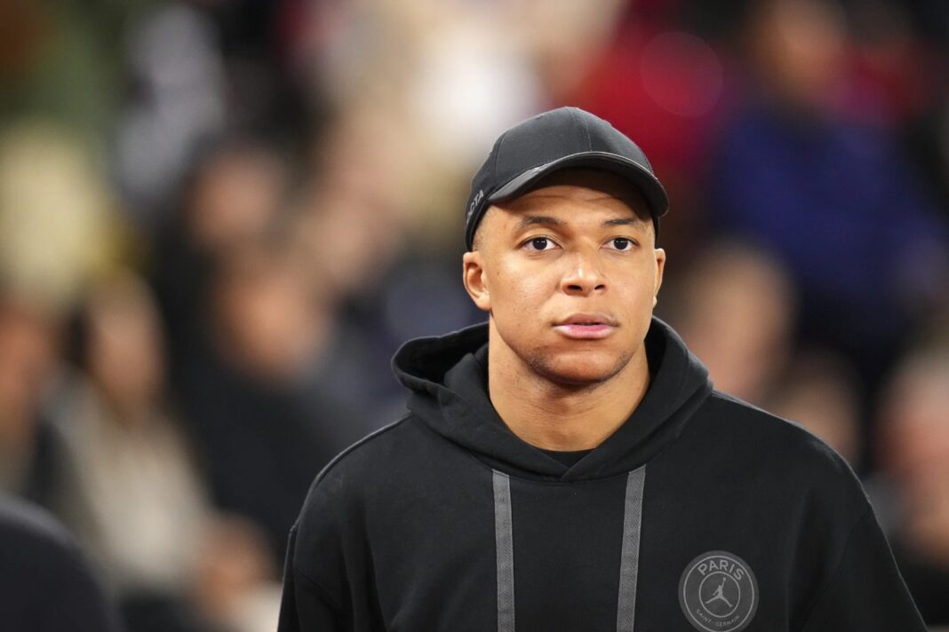 Sources close to Mbappé suggest that the young forward perceives Enrique's decisions as retribution for his anticipated departure from the club