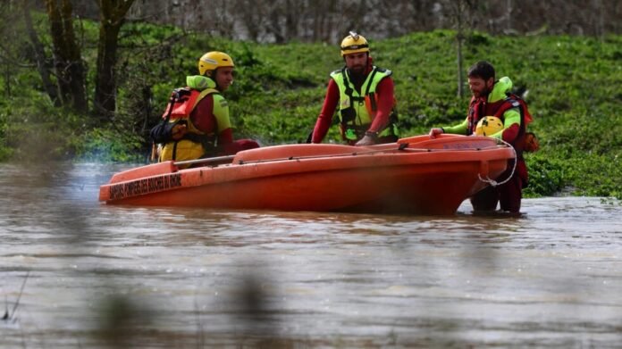 Rescuers take part in searching operations of seven missing persons on the Gardon river in Russan, on March 10, 2024 following heavy rain over south-eastern France. © Clément Mahoudeau / AFP Rescuers take part in searching operations of seven missing persons on the Gardon river in Russan, on March 10, 2024 following heavy rain over south-eastern France. © Clément Mahoudeau / AFP