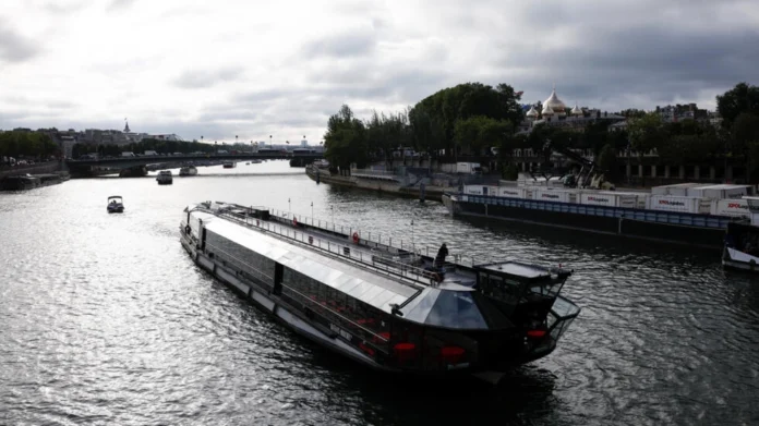 Scheduled for July 26, a procession of 55 boats will navigate a six-kilometer route from Pont d'Austerlitz to Pont d'IƩna Scheduled for July 26, a procession of 55 boats will navigate a six-kilometer route from Pont d'Austerlitz to Pont d'IƩna