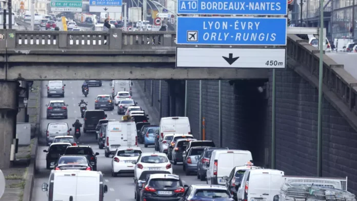 Traffic on the 'périphérique' ring road at Porte d'Orléans seen on March 19, 2021. © Ludovic Marin, AFP Traffic on the 'périphérique' ring road at Porte d'Orléans seen on March 19, 2021. © Ludovic Marin, AFP