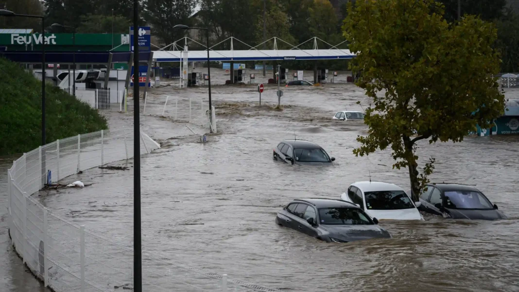 The flooded Nive river in Bayonne, southwestern France, on October 17, 2024. © Gaizka Iroz, AFP