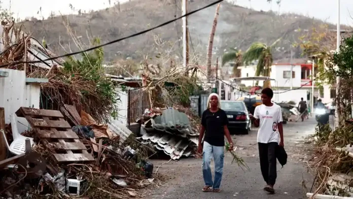 The cyclone struck Mayotte on Saturday, bringing ferocious winds, torrential rain, and massive waves. Entire neighborhoods have been reduced to rubble, with makeshift slums, known locally as “bangas,” proving no match for the storm’s fury
