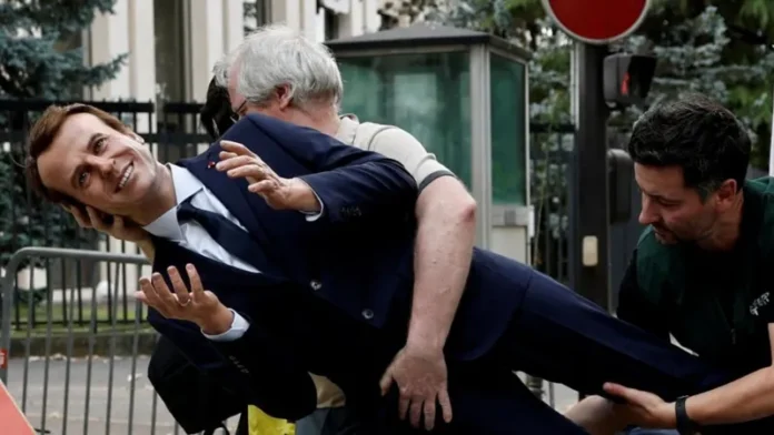 Despite France’s vocal support for Ukraine and military aid provided to Kyiv, Greenpeace says the government’s failure to sever all commercial links with Moscow undermines its credibility