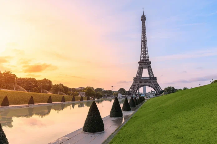 Paris skyline at sunset, showcasing iconic landmarks like the Eiffel Tower and Notre Dame, a magnet for global tourists Paris skyline at sunset, showcasing iconic landmarks like the Eiffel Tower and Notre Dame, a magnet for global tourists