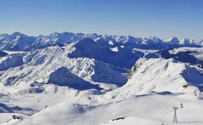 Rescue teams search avalanche debris at La Plagne as safety warnings intensify for off-piste skiers across the Alps