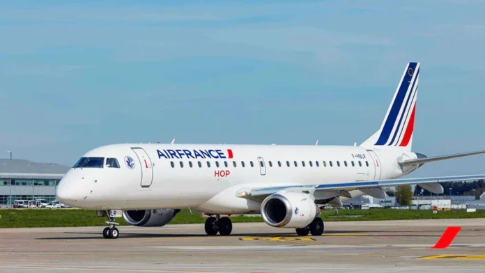 Air France aircraft prepares for final departure from Paris-Orly Airport as operations shift to Charles de Gaulle hub