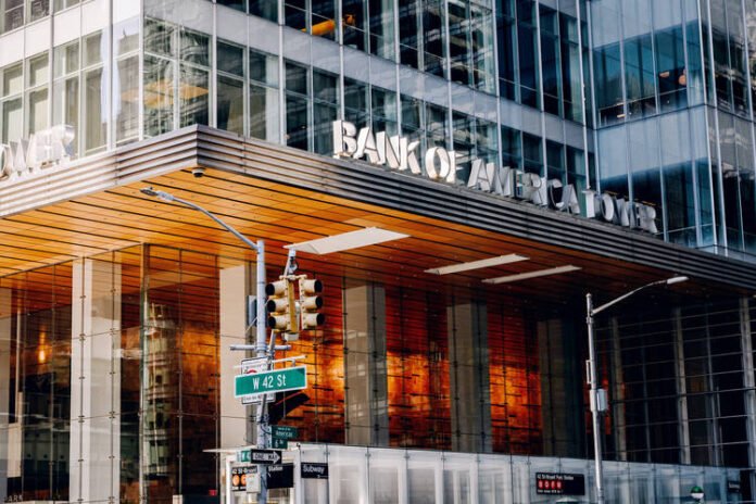 French police secure area outside Paris bank following suspected bomb plot, with emergency units deployed and streets cordoned off French police secure area outside Paris bank following suspected bomb plot, with emergency units deployed and streets cordoned off